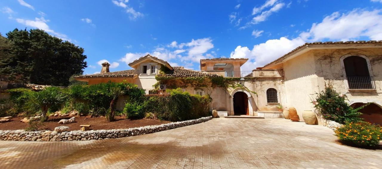Villa Del Commendatore Sirugo أفولا المظهر الخارجي الصورة