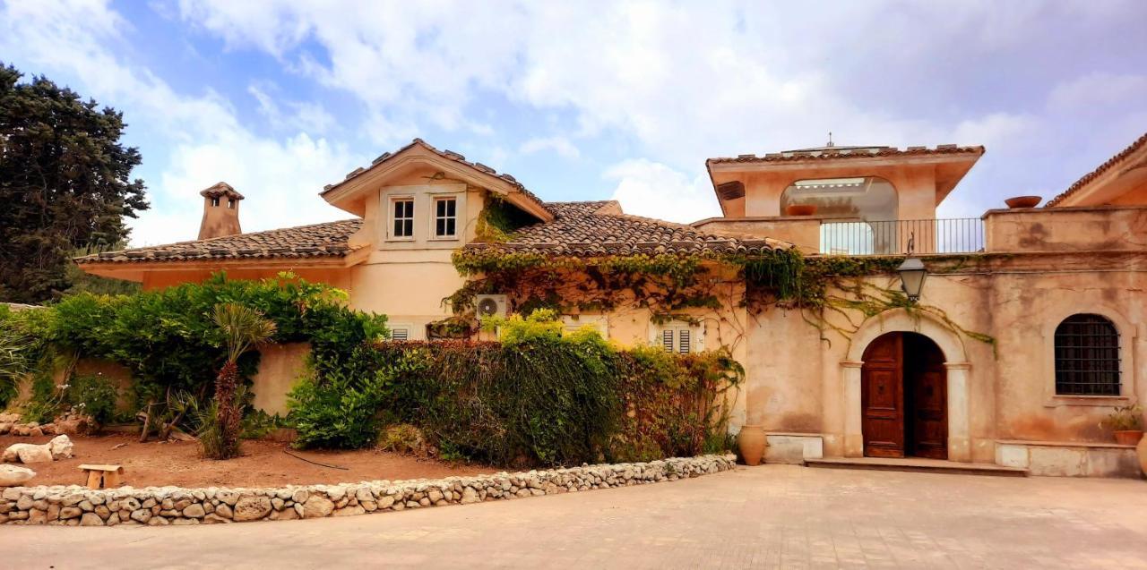 Villa Del Commendatore Sirugo أفولا المظهر الخارجي الصورة