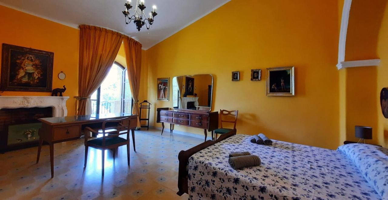 Villa Del Commendatore Sirugo أفولا المظهر الخارجي الصورة